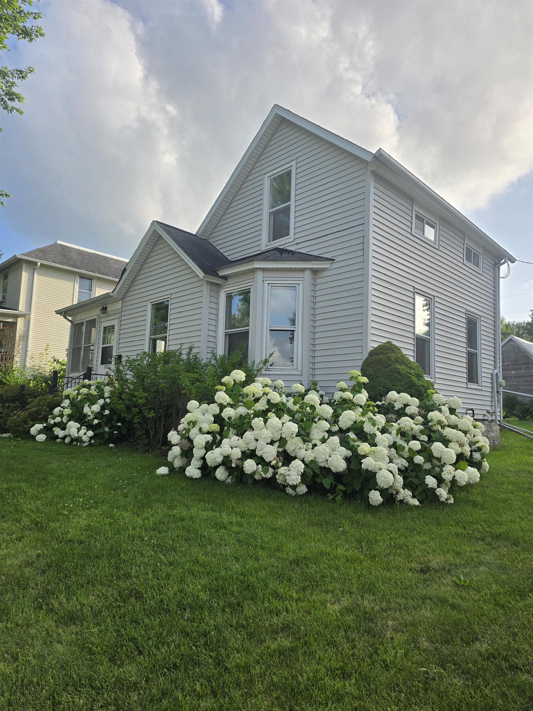 335 South Adams Street Lancaster, WI 53813 - Photo 2 of 25