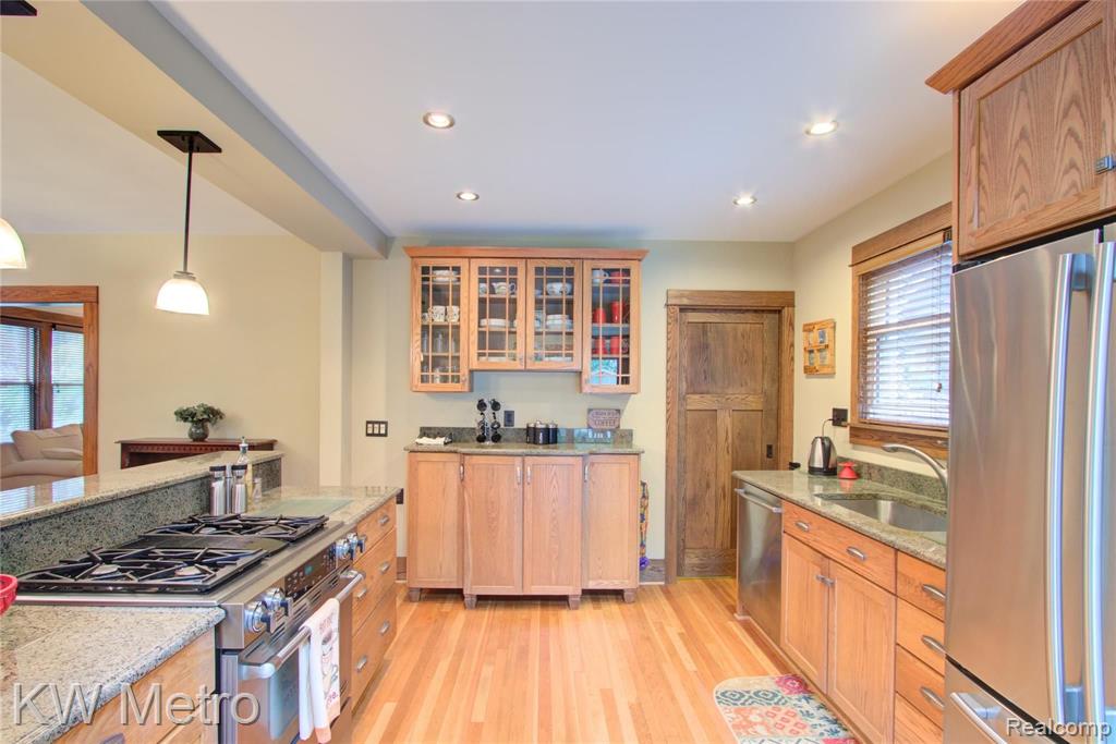 37 Devonshire Road Pleasant Ridge, MI 48069 - Photo 18 of 34