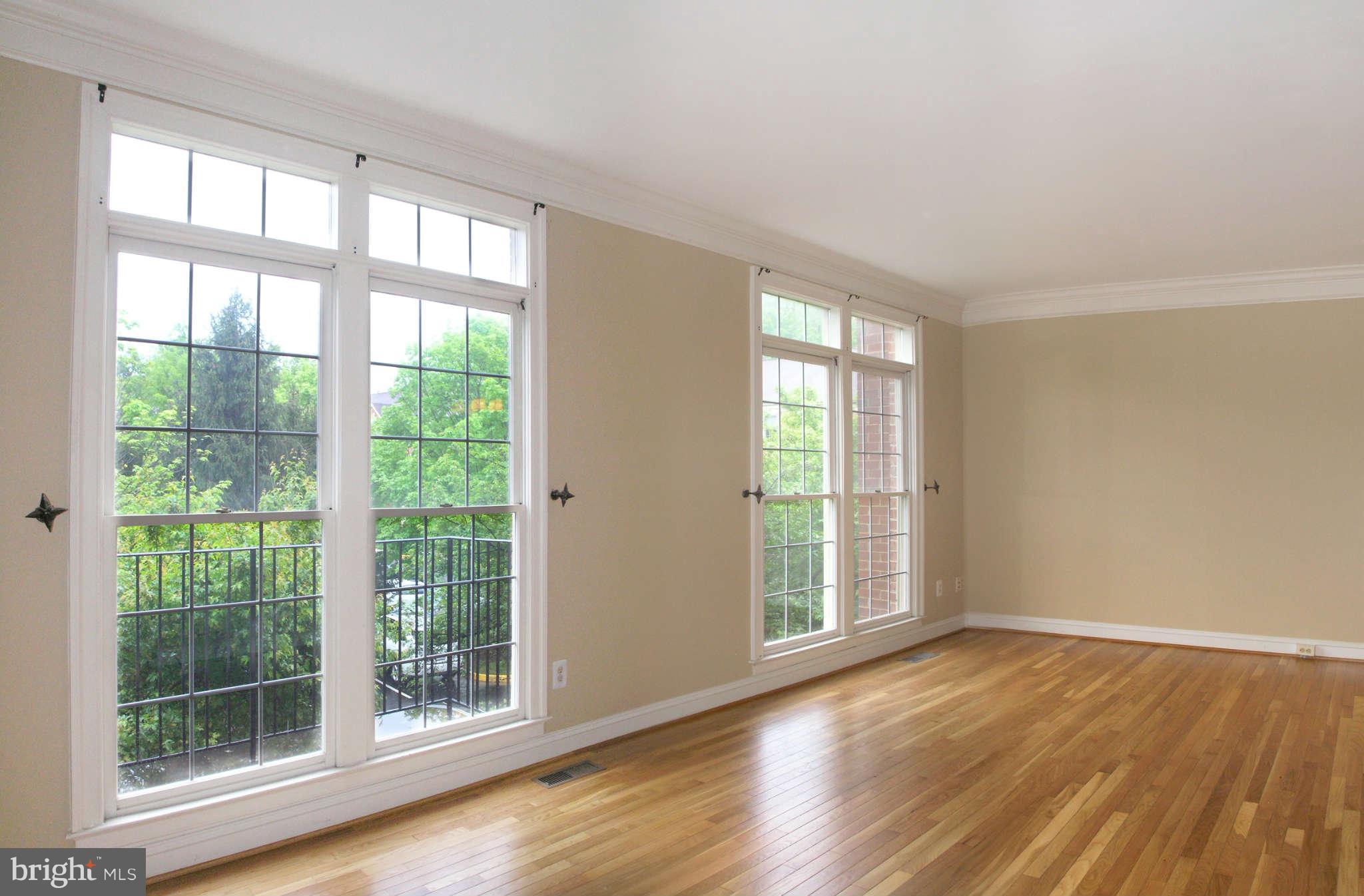 1302 Sundial Drive Reston, VA 20194 - Photo 7 of 30 Living Room