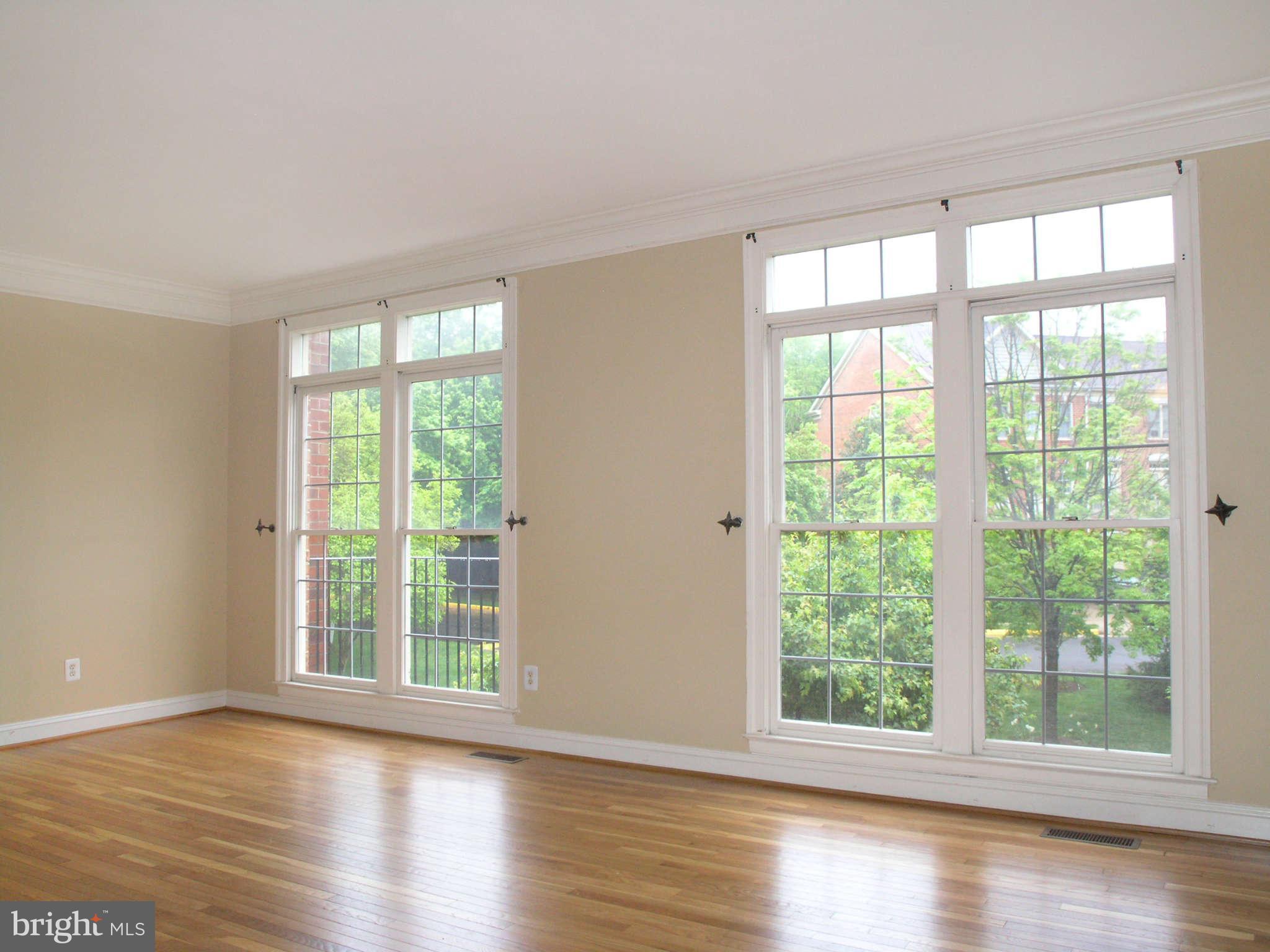 1302 Sundial Drive Reston, VA 20194 - Photo 8 of 30 Living Room