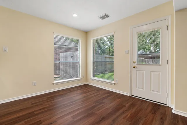 $435,000 | 27 North Queenscliff Circle, The Woodlands, TX 77382