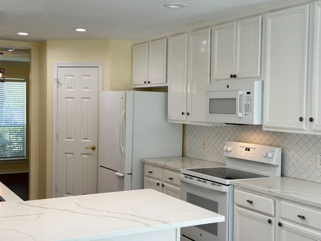 $435,000 | 27 North Queenscliff Circle, The Woodlands, TX 77382