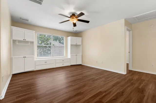 $435,000 | 27 North Queenscliff Circle, The Woodlands, TX 77382