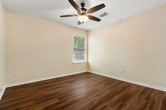 $435,000 | 27 North Queenscliff Circle, The Woodlands, TX 77382