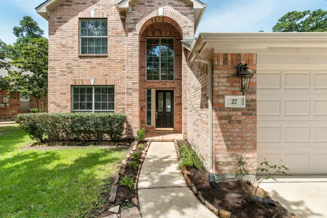 $435,000 | 27 North Queenscliff Circle, The Woodlands, TX 77382