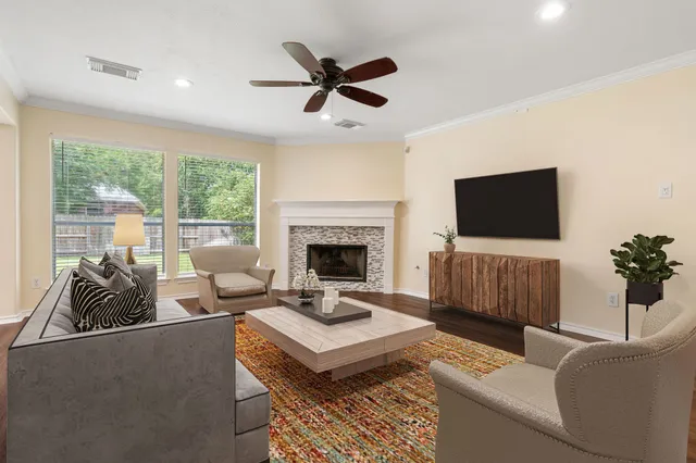 $435,000 | 27 North Queenscliff Circle, The Woodlands, TX 77382