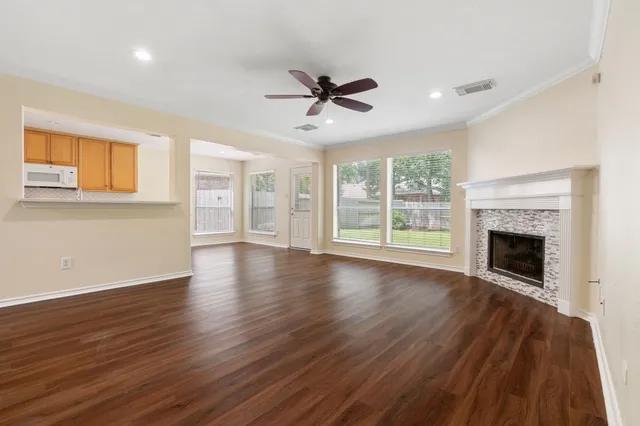 $435,000 | 27 North Queenscliff Circle, The Woodlands, TX 77382