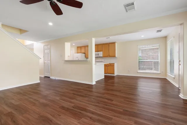 $435,000 | 27 North Queenscliff Circle, The Woodlands, TX 77382