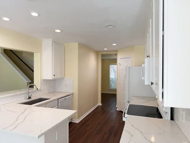 $435,000 | 27 North Queenscliff Circle, The Woodlands, TX 77382