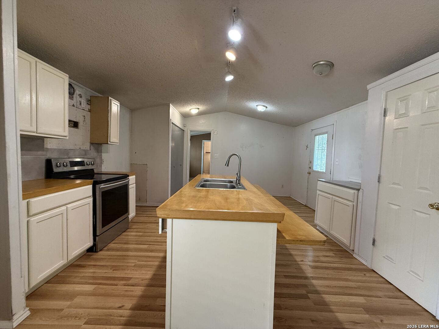 723 Kayroe Road Adkins, TX 78101 - Photo 6 of 43