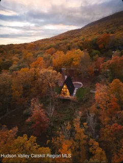 $1,350,000 | 40 Black Hawk Trail, Gardiner, NY 12525