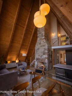 $1,350,000 | 40 Black Hawk Trail, Gardiner, NY 12525