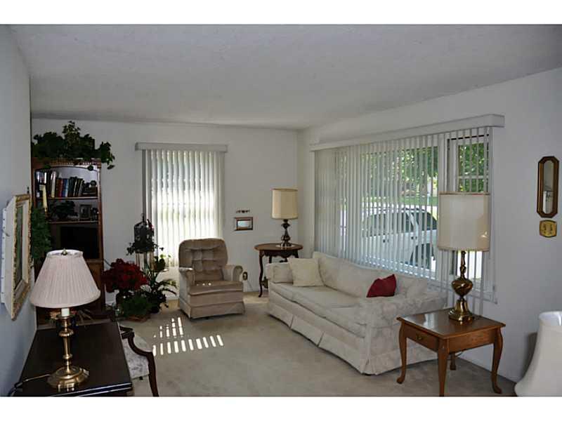 264 Hoss Road Indianapolis, IN 46217 - Photo 3 of 24 Gallery Image 3