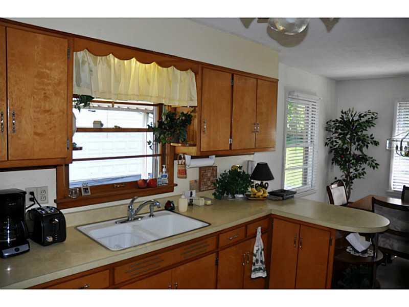 264 Hoss Road Indianapolis, IN 46217 - Photo 8 of 24 Gallery Image 8