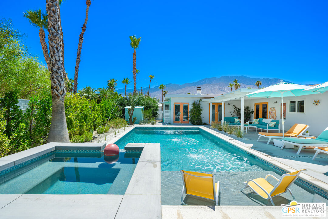 3571 East Vivian Cir