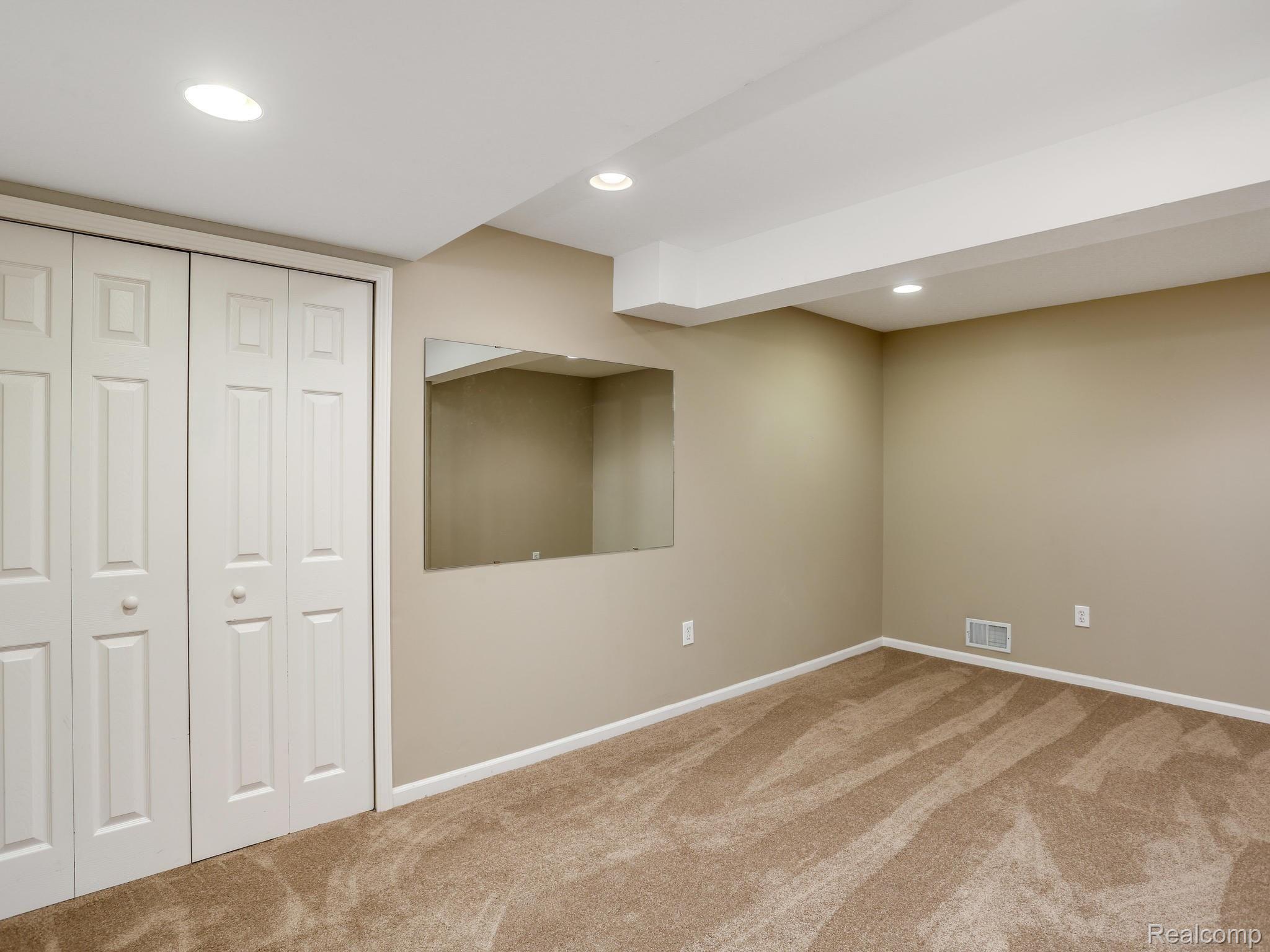 3512 Primrose Drive Rochester, MI 48307 - Photo 34 of 37 3512 Primrose Dr Rochester-026-025-3512 Primrose Drive Rochester-MLS_Size.jpg