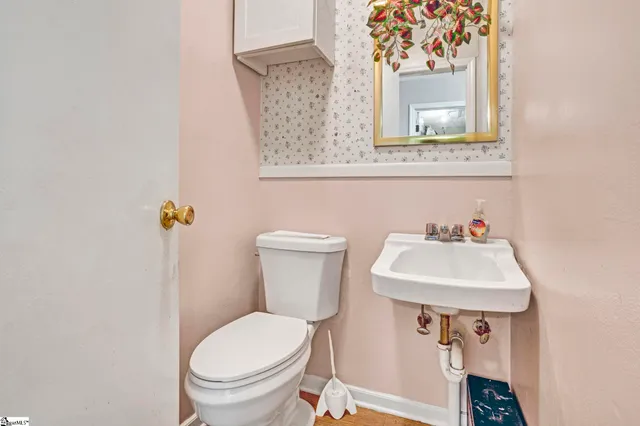 $379,000 | 328 Hillcrest Drive, Laurens, SC 29360