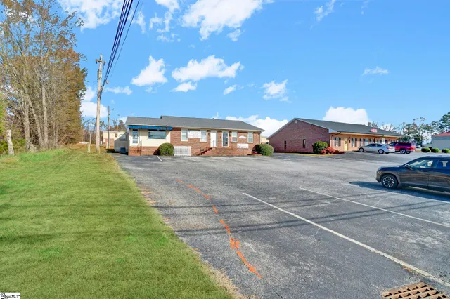 $379,000 | 328 Hillcrest Drive, Laurens, SC 29360