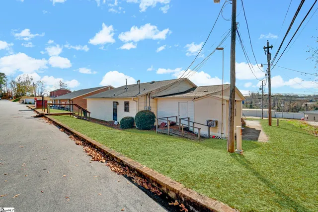 $379,000 | 328 Hillcrest Drive, Laurens, SC 29360