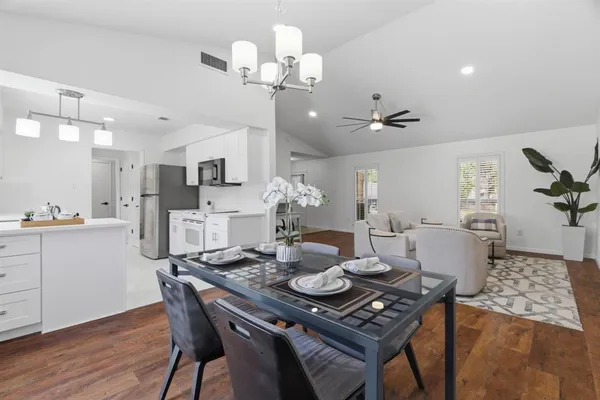 $385,000 | 404 Knoll Wood Court, Euless, TX 76039