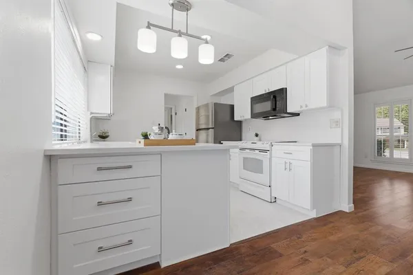 $385,000 | 404 Knoll Wood Court, Euless, TX 76039