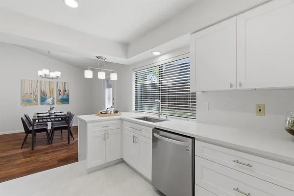 $385,000 | 404 Knoll Wood Court, Euless, TX 76039