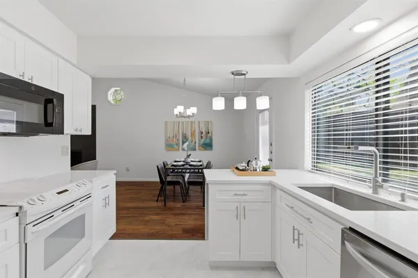 $385,000 | 404 Knoll Wood Court, Euless, TX 76039