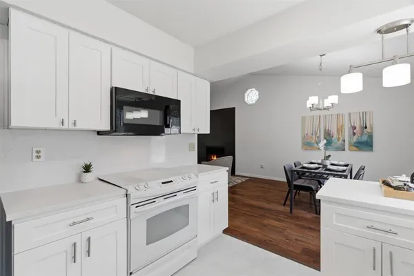 $385,000 | 404 Knoll Wood Court, Euless, TX 76039