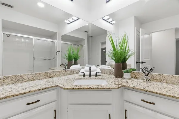 $385,000 | 404 Knoll Wood Court, Euless, TX 76039