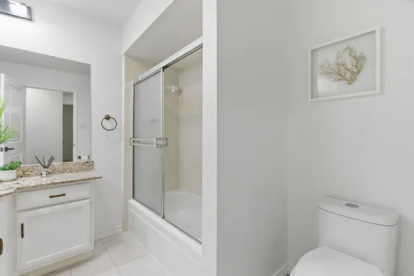 $385,000 | 404 Knoll Wood Court, Euless, TX 76039