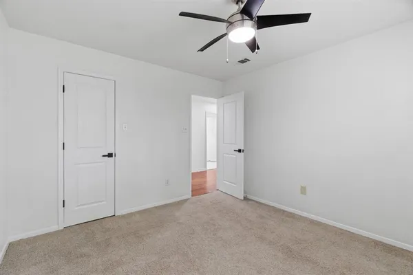 $385,000 | 404 Knoll Wood Court, Euless, TX 76039