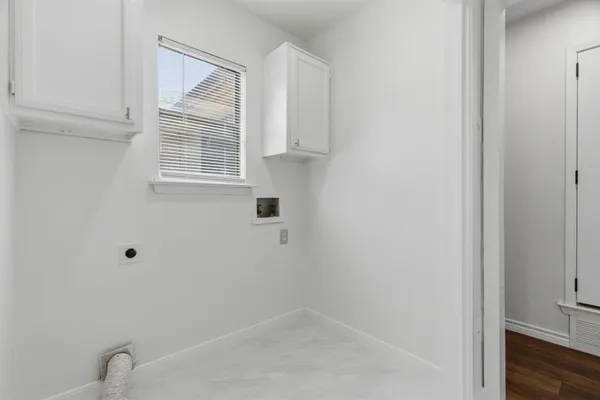 $385,000 | 404 Knoll Wood Court, Euless, TX 76039