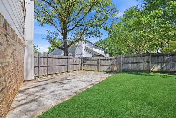 $385,000 | 404 Knoll Wood Court, Euless, TX 76039