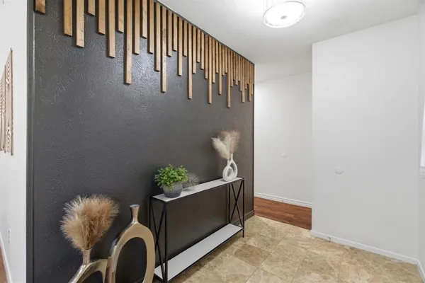 $385,000 | 404 Knoll Wood Court, Euless, TX 76039