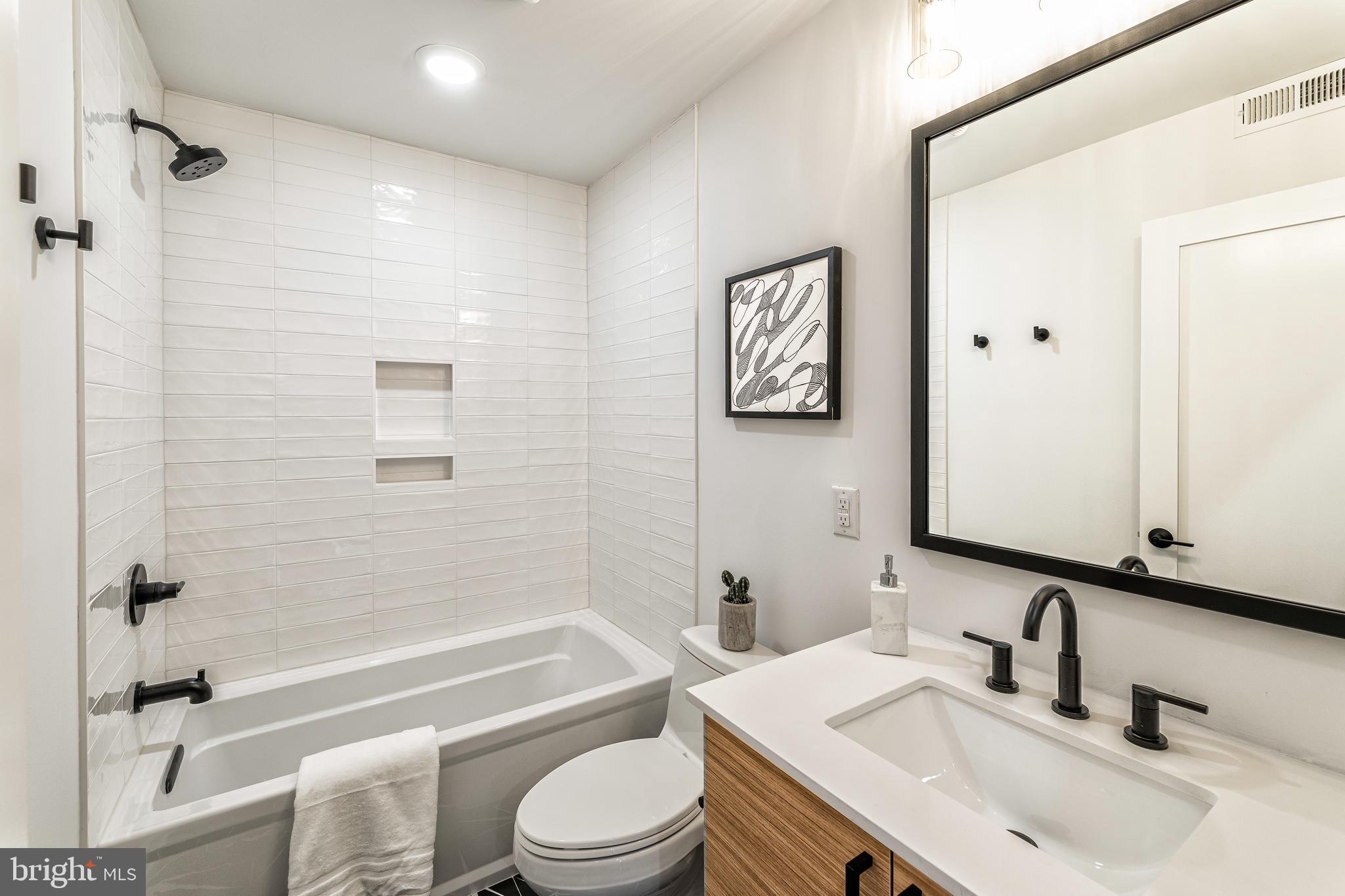 1507 Christian Street, Unit 4 Philadelphia, PA 19146 - Photo 11 of 26