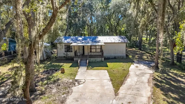 a view of a fountain with large trees