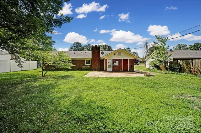 a view of a house with a big yard
