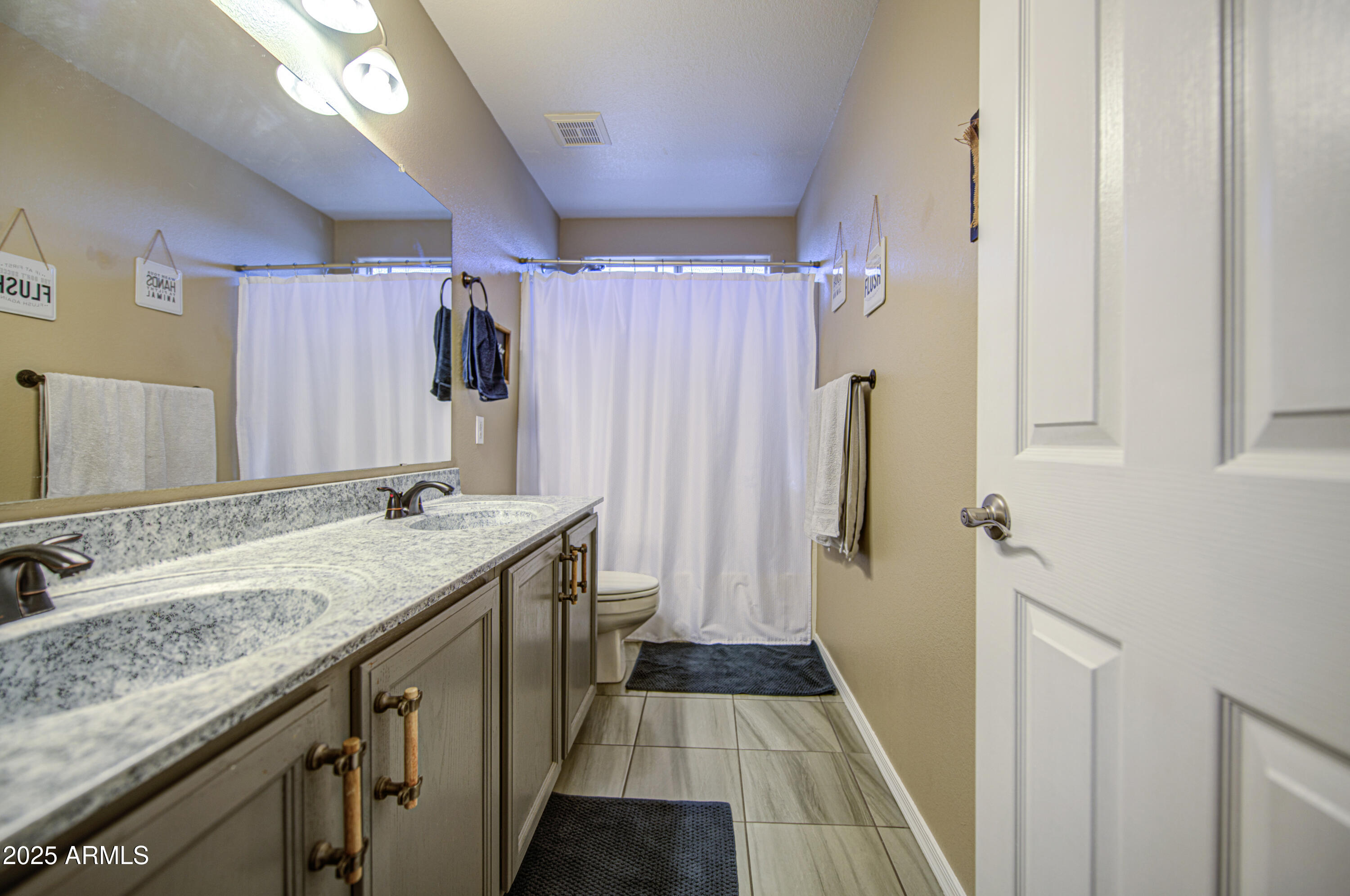 2414 South Revolta Mesa, AZ 85209 - Photo 34 of 47 Bath 2