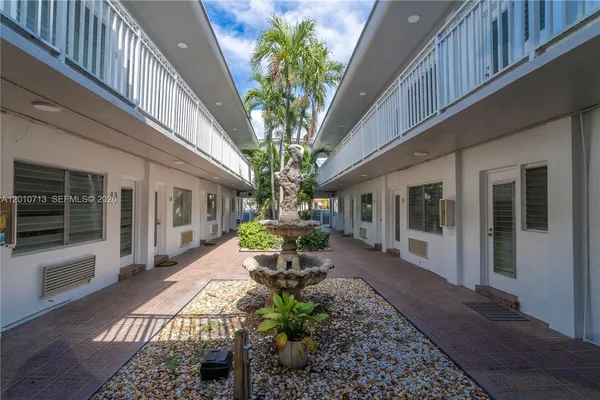 $1,800 | 7640 Carlyle Avenue, Unit 8A, Miami Beach, FL 33141