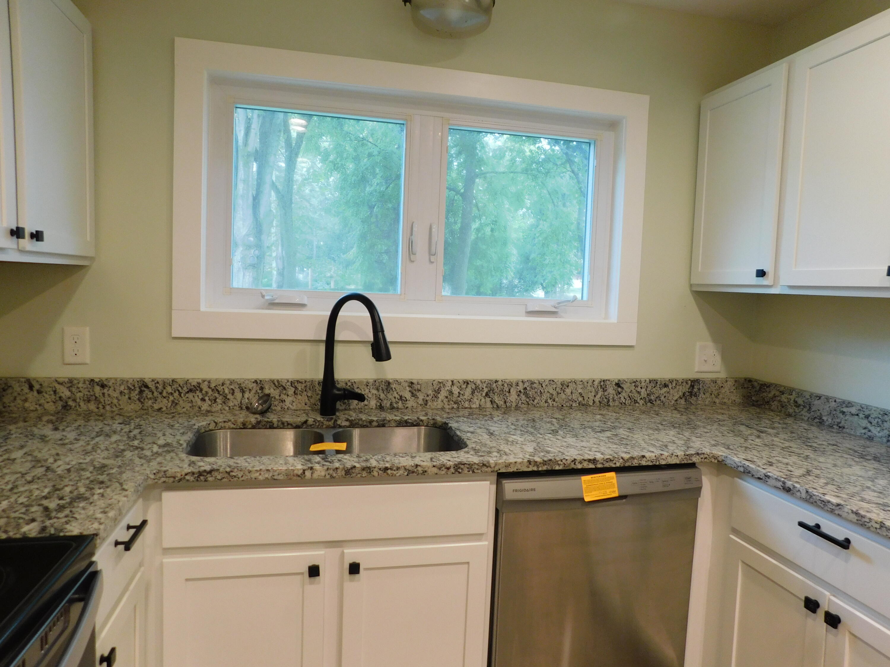 614 West Chicago Road Niles, MI 49120 - Photo 4 of 25 DSCN4247