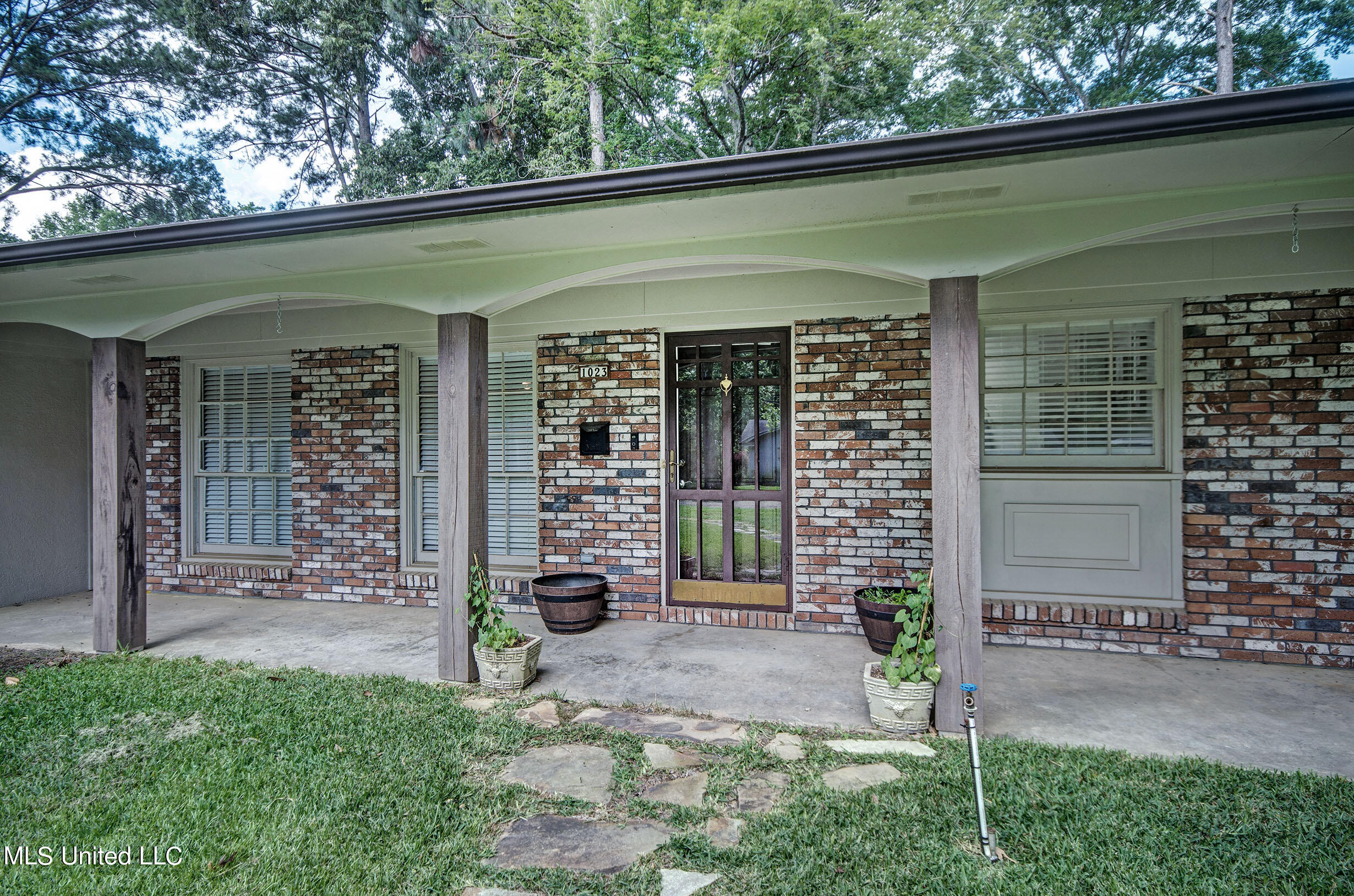 1023 Briarfield Road Jackson, MS 39211 - Photo 3 of 22 IMGP8394_5_6