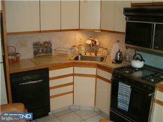 9737 Chapel Road Philadelphia, PA 19115 - Photo 8 of 12 Kitchen