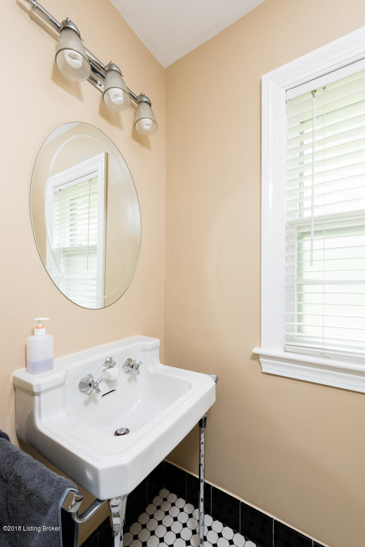 1800 Gresham Road Louisville, KY 40205 - Photo 13 of 29 1800 Gresham Rd (38 of 45)
