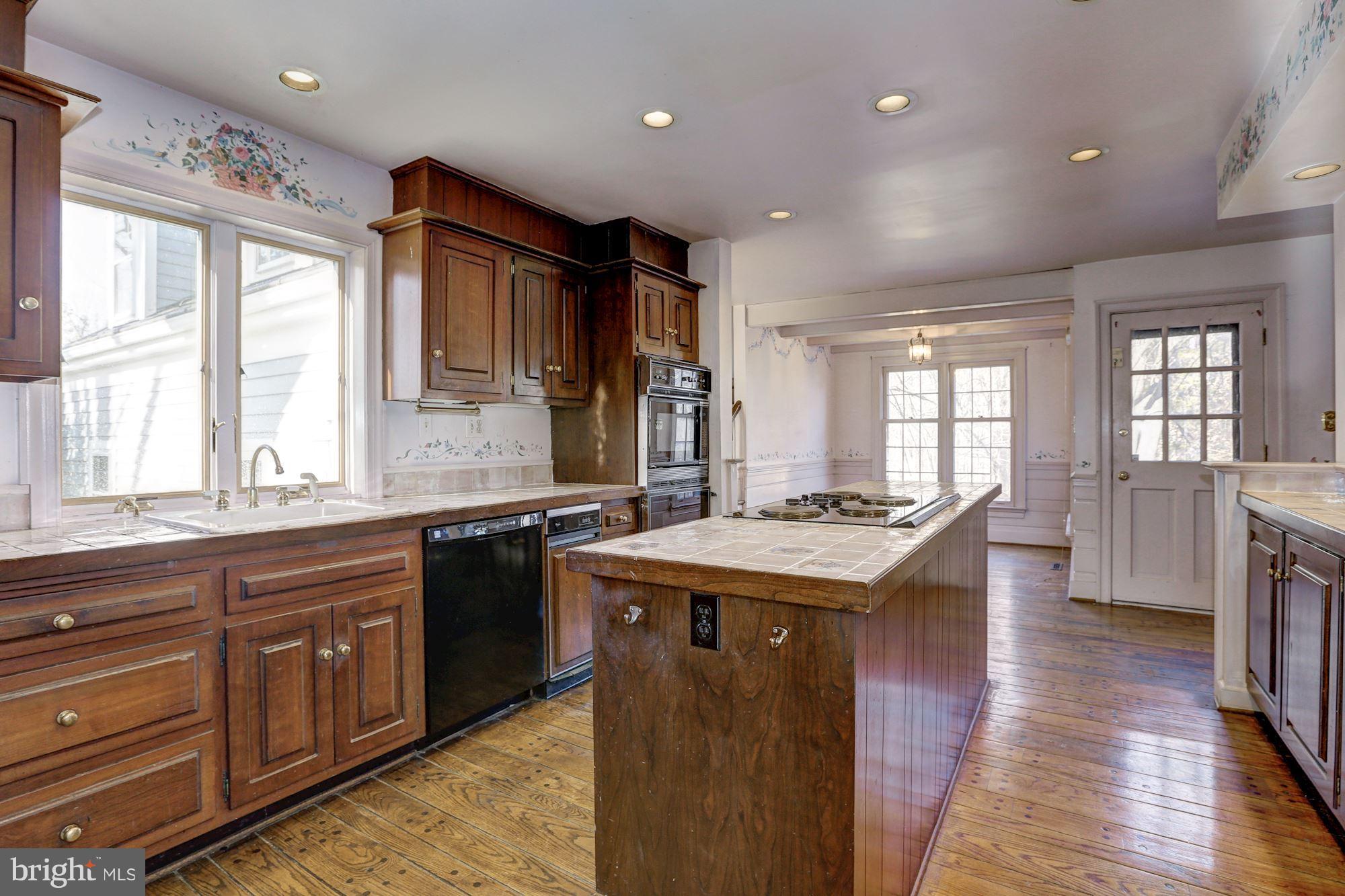 15011 Springfield Road Darnestown, MD 20874 - Photo 6 of 30 Kitchen