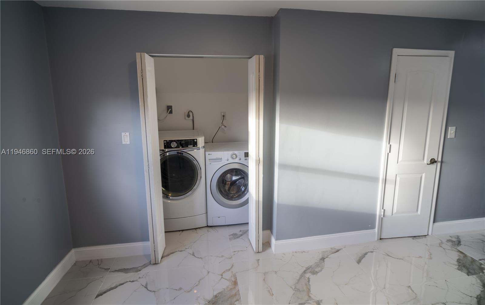 2421 Southwest 84th Terrace Miramar, FL 33025 - Photo 13 of 32
