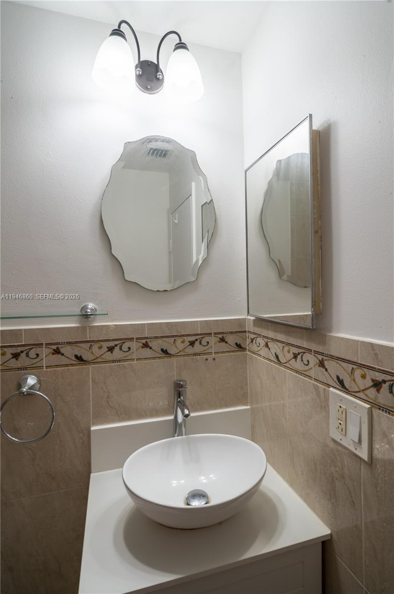2421 Southwest 84th Terrace Miramar, FL 33025 - Photo 19 of 32