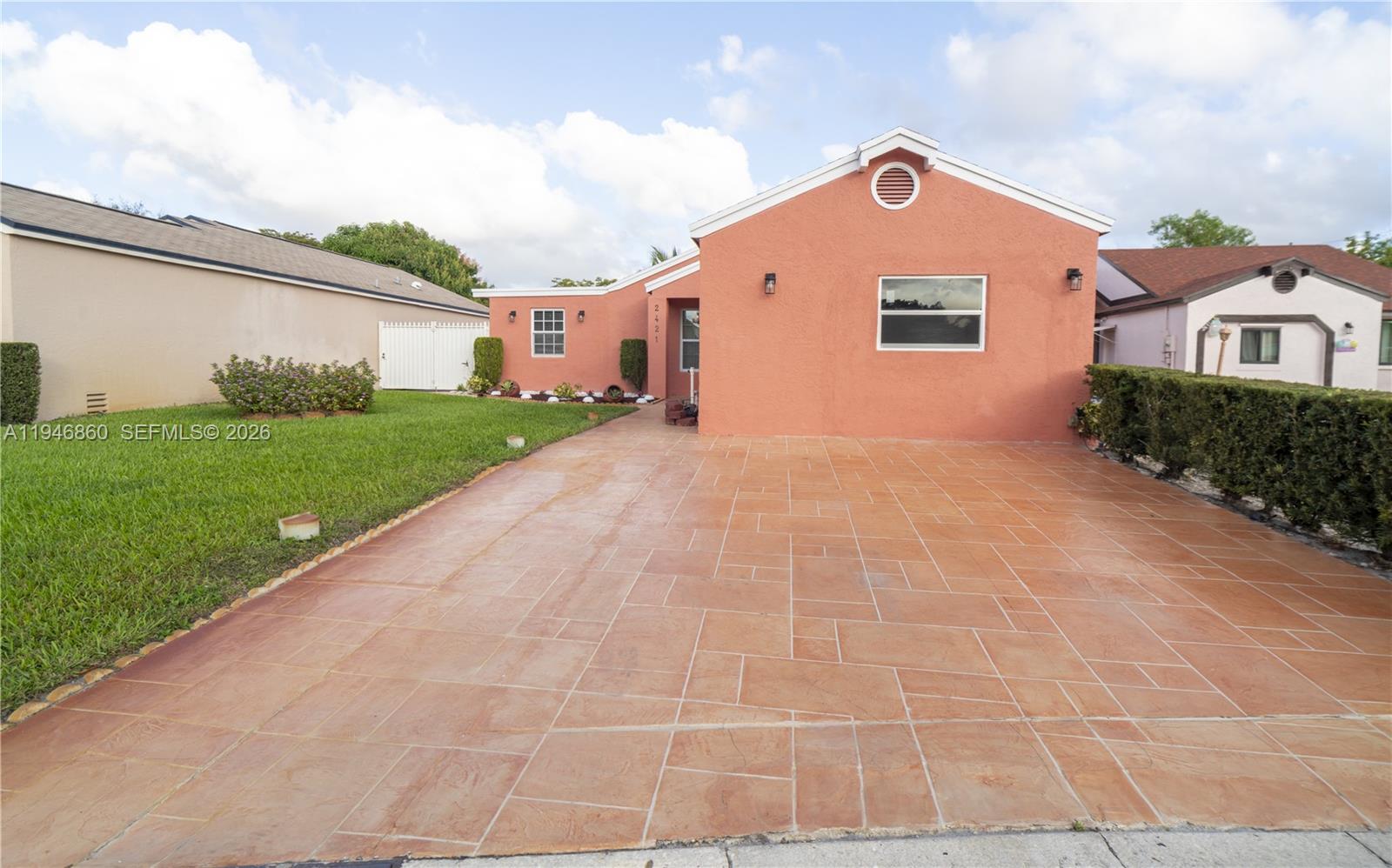 2421 Southwest 84th Terrace Miramar, FL 33025 - Photo 2 of 32