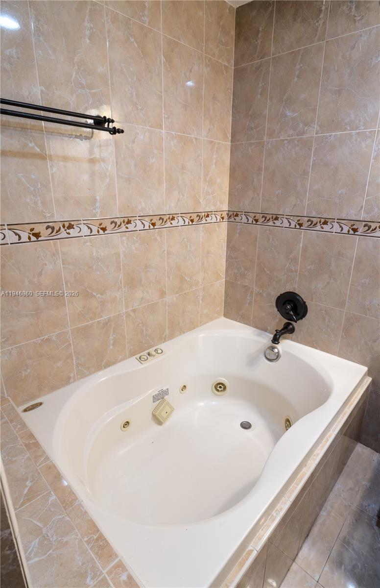 2421 Southwest 84th Terrace Miramar, FL 33025 - Photo 21 of 32