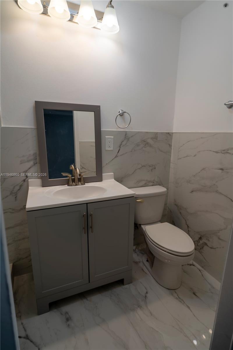 2421 Southwest 84th Terrace Miramar, FL 33025 - Photo 24 of 32