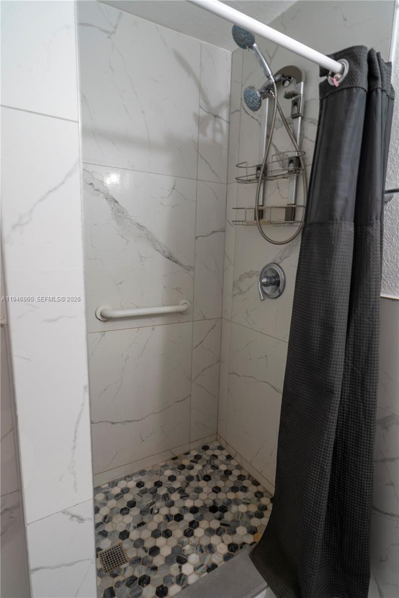 2421 Southwest 84th Terrace Miramar, FL 33025 - Photo 25 of 32